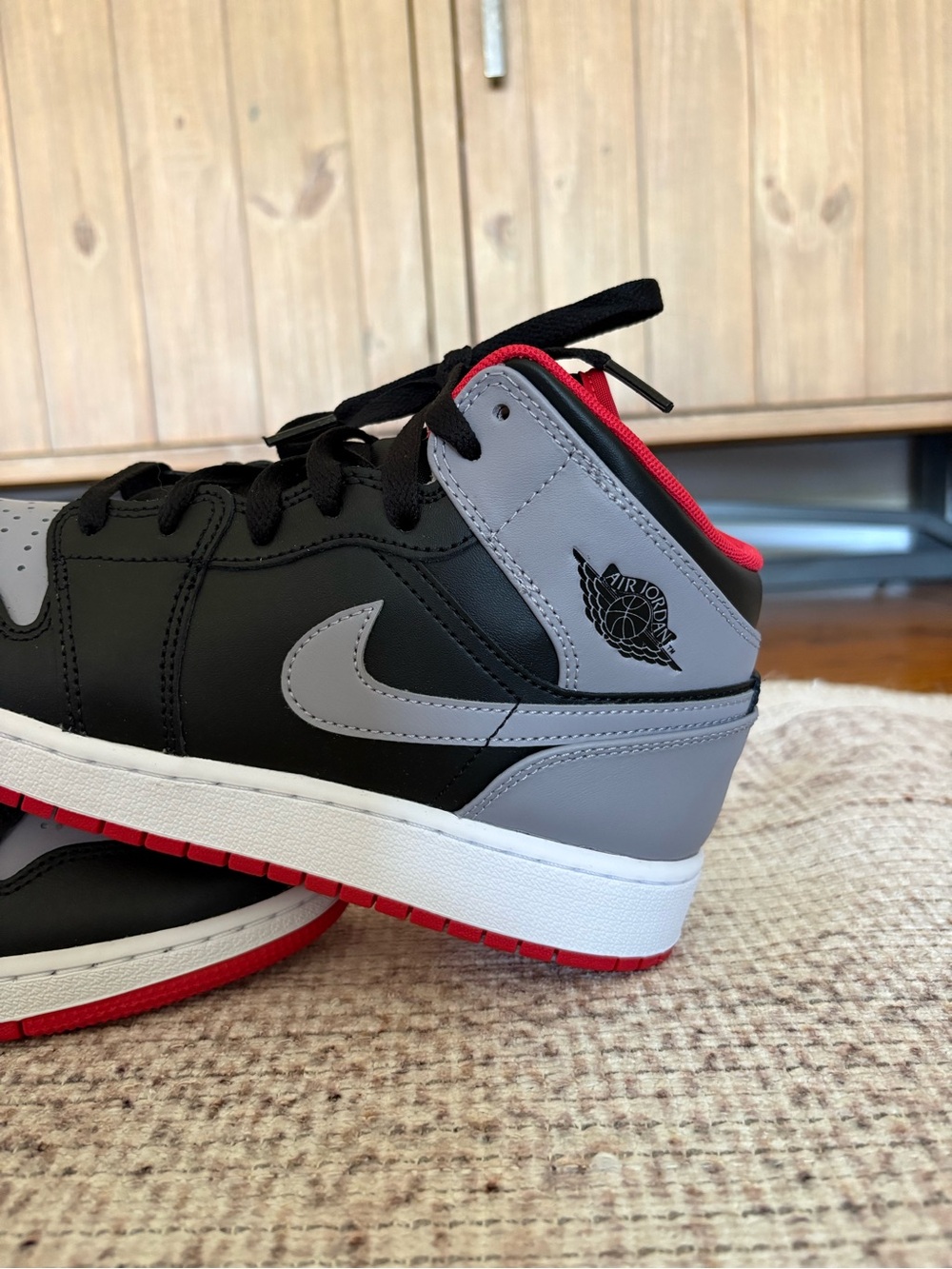 Air Jordan 1 Mid (GS), Black/Cement Grey-Fire Red. Size US 6.5 - Picture 2 of 8